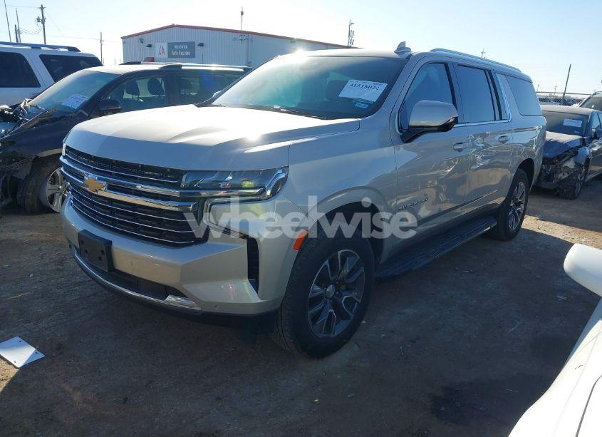 Photo 2 of 2023 Chevrolet Suburban 2WD LT (VIN 1GNSCCKD2PR522272)