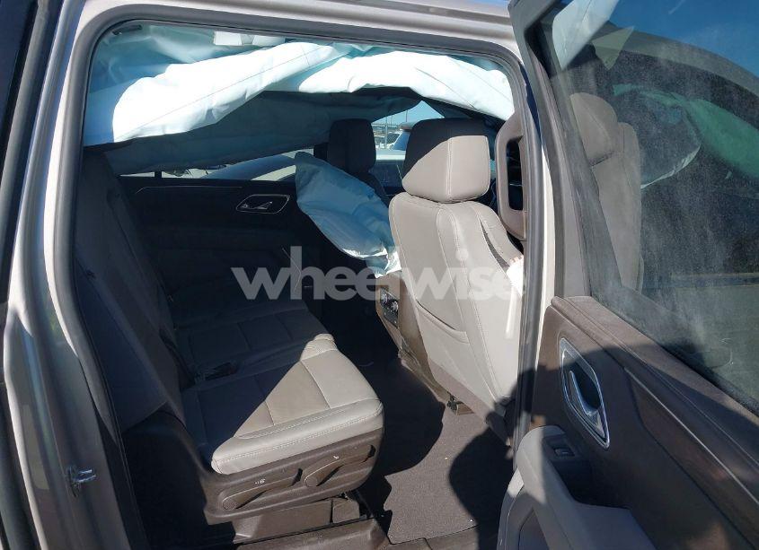 Photo 8 of 2023 Chevrolet Suburban 2WD LT (VIN 1GNSCCKD2PR522272)