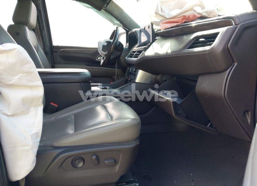 Photo 5 of 2021 Chevrolet Suburban 2WD LT (VIN 1GNSCCKD3MR195196)