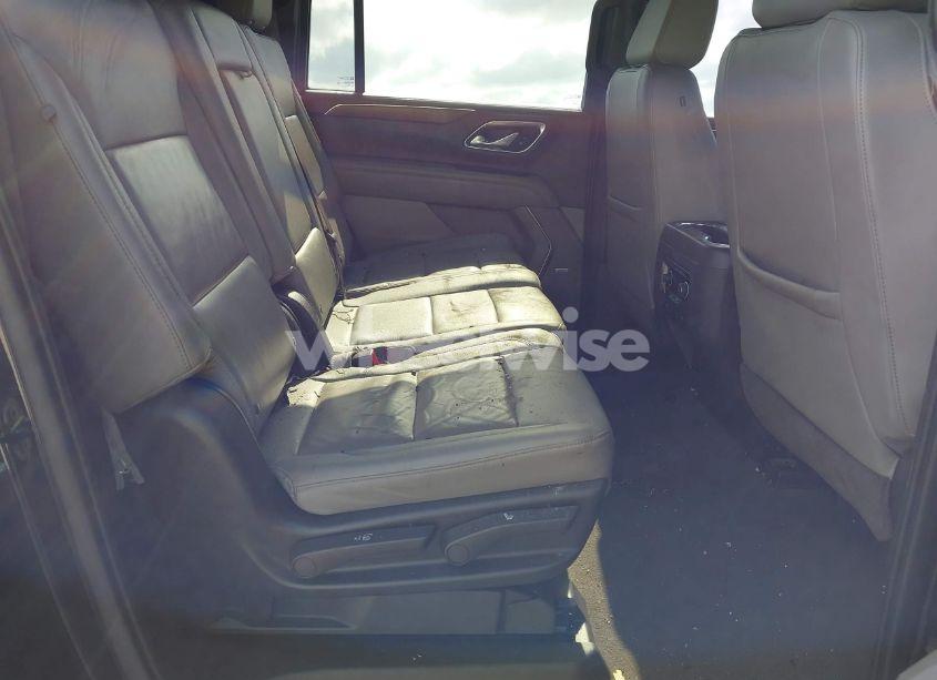 Photo 8 of 2021 Chevrolet Suburban 2WD LT (VIN 1GNSCCKD3MR195196)