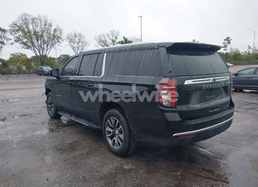 Photo 3 of 2023 Chevrolet Suburban 2WD LT (VIN 1GNSCCKD3PR323344)