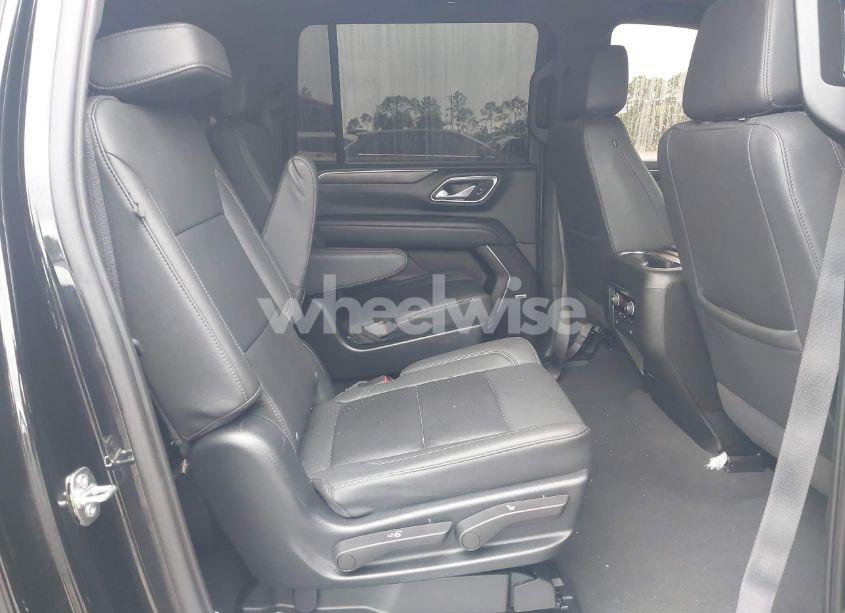 Photo 8 of 2023 Chevrolet Suburban 2WD LT (VIN 1GNSCCKD3PR323344)