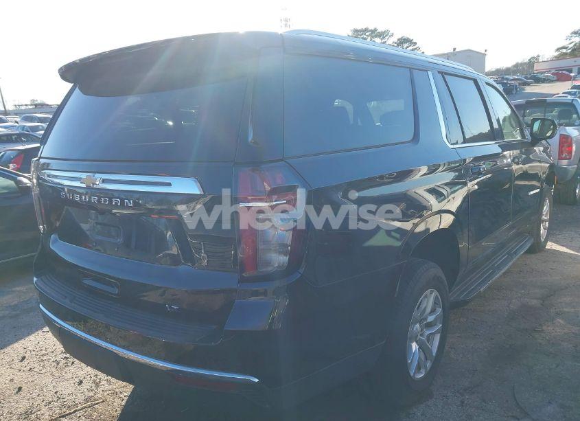 Photo 4 of 2023 Chevrolet Suburban 2WD LT (VIN 1GNSCCKD4PR411304)