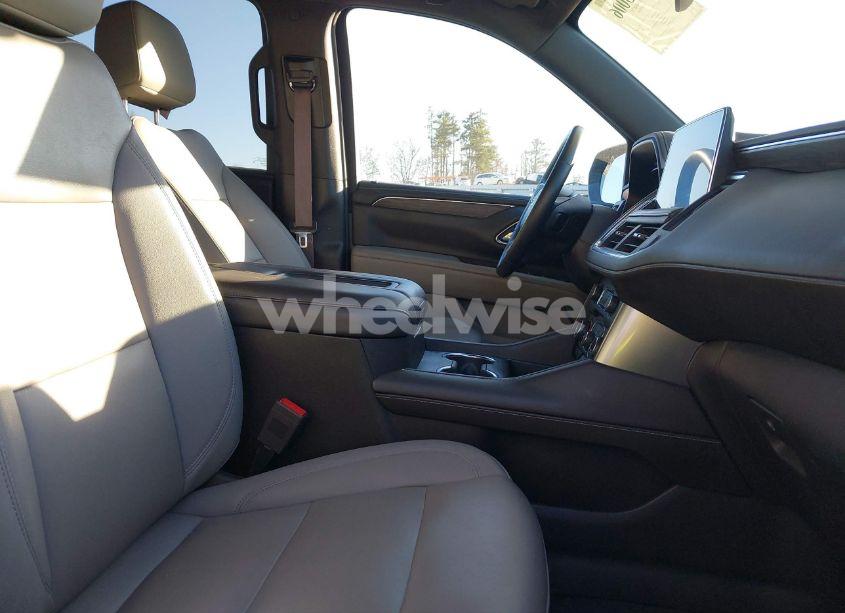 Photo 5 of 2023 Chevrolet Suburban 2WD LT (VIN 1GNSCCKD4PR411304)