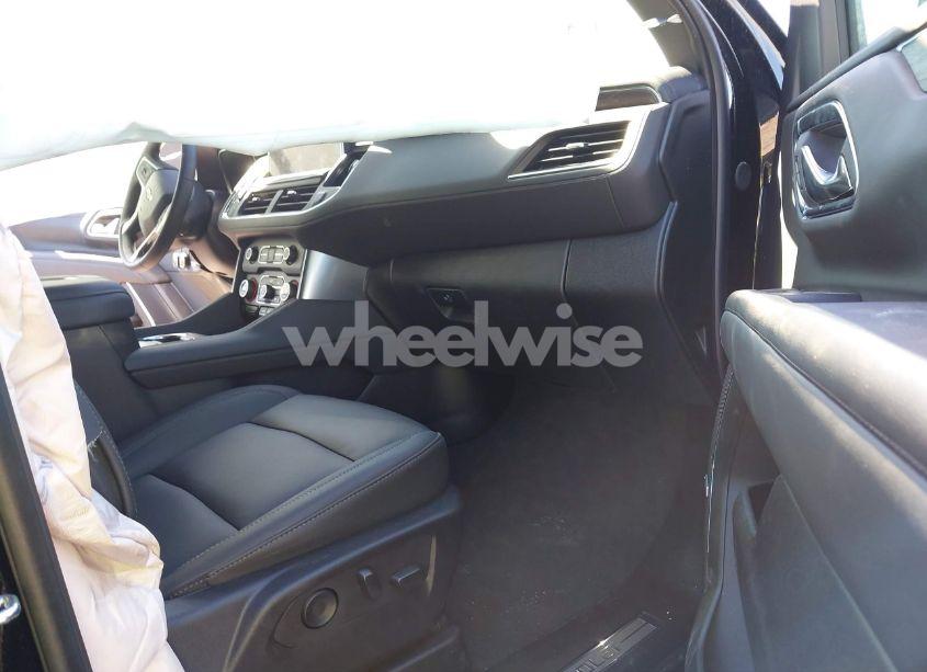 Photo 5 of 2024 Chevrolet Suburban 2WD LT (VIN 1GNSCCKD4RR392675)