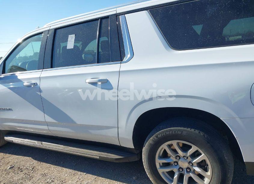 Photo 14 of 2023 Chevrolet Suburban 2WD LT (VIN 1GNSCCKD5PR346172)