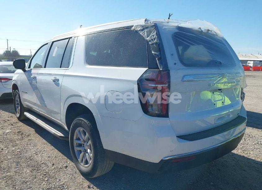 Photo 3 of 2023 Chevrolet Suburban 2WD LT (VIN 1GNSCCKD5PR346172)