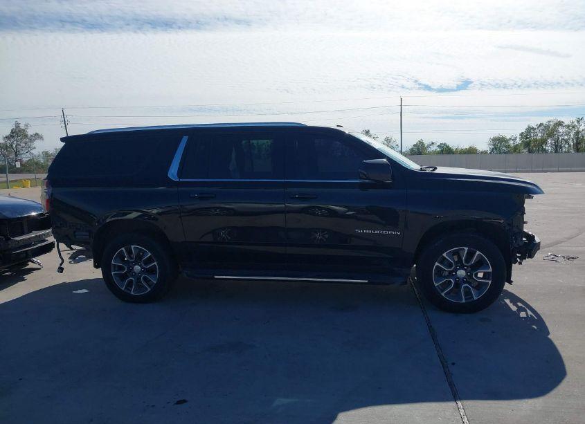 Photo 14 of 2022 Chevrolet Suburban 2WD LT (VIN 1GNSCCKD7NR278969)