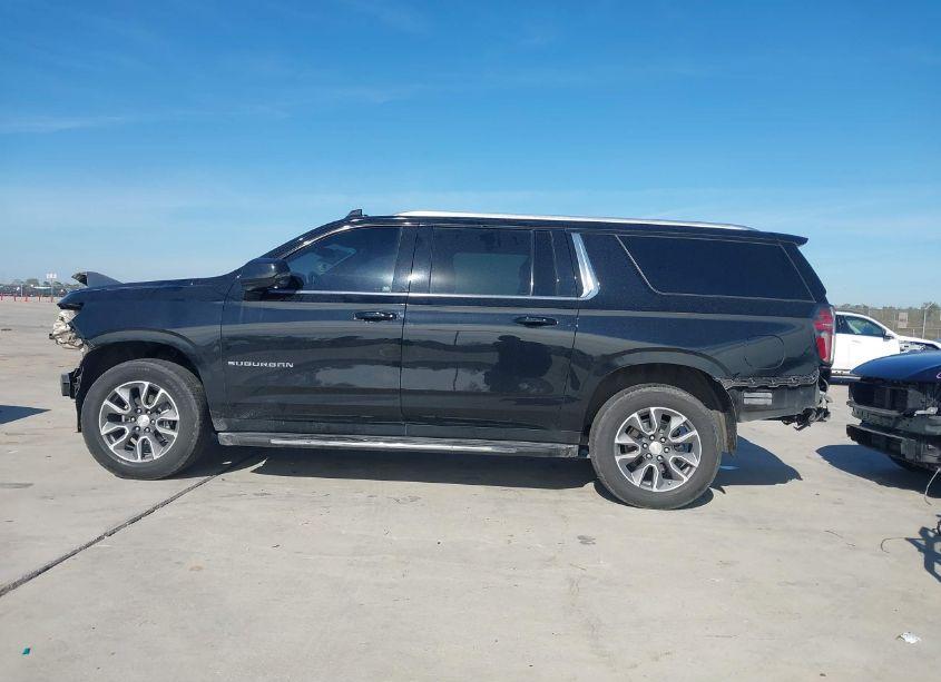 Photo 15 of 2022 Chevrolet Suburban 2WD LT (VIN 1GNSCCKD7NR278969)