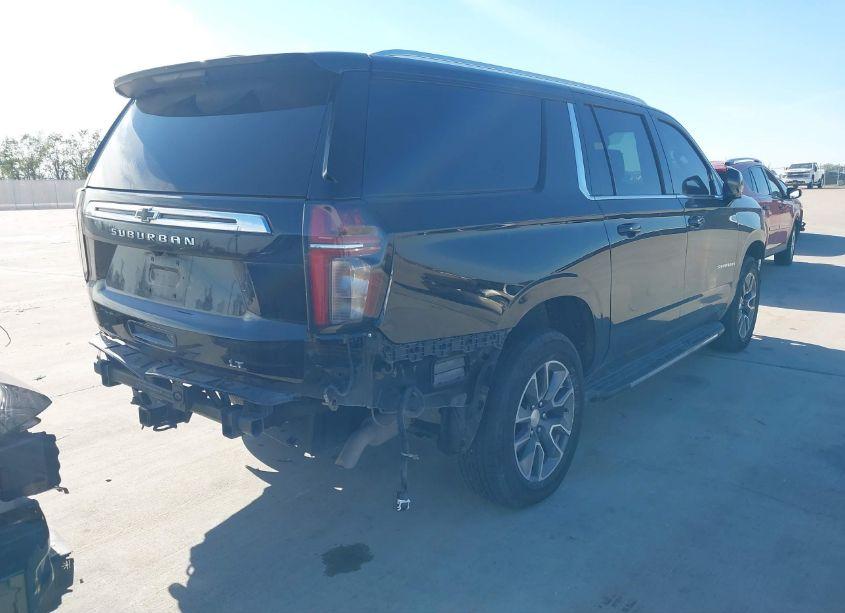 Photo 4 of 2022 Chevrolet Suburban 2WD LT (VIN 1GNSCCKD7NR278969)