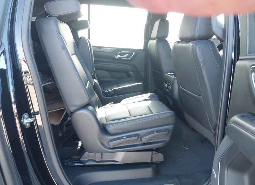 Photo 8 of 2022 Chevrolet Suburban 2WD LT (VIN 1GNSCCKD7NR278969)