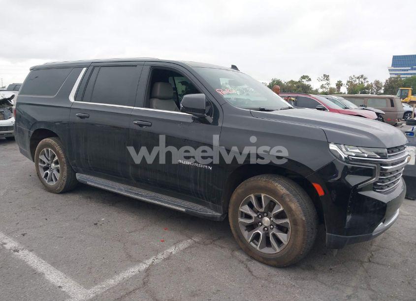 2021 Chevrolet Suburban 2WD LT (VIN 1GNSCCKD8MR146950) main photo