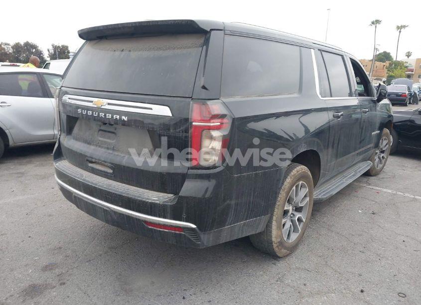 Photo 4 of 2021 Chevrolet Suburban 2WD LT (VIN 1GNSCCKD8MR146950)