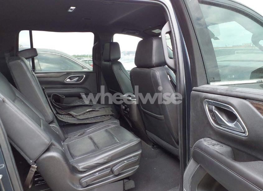 Photo 8 of 2021 Chevrolet Suburban 2WD LT (VIN 1GNSCCKD8MR269020)