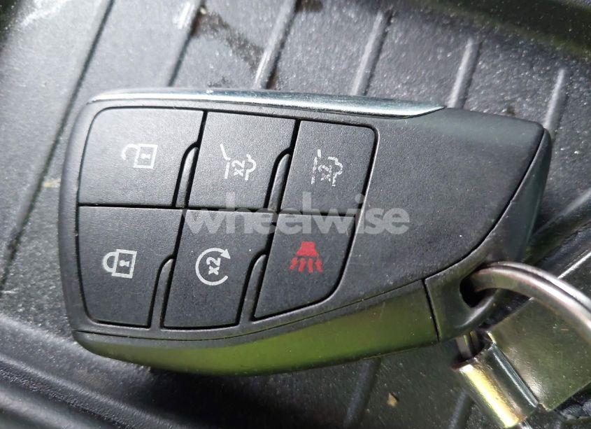 Photo 11 of 2022 Chevrolet Suburban 2WD LT (VIN 1GNSCCKD8NR301806)