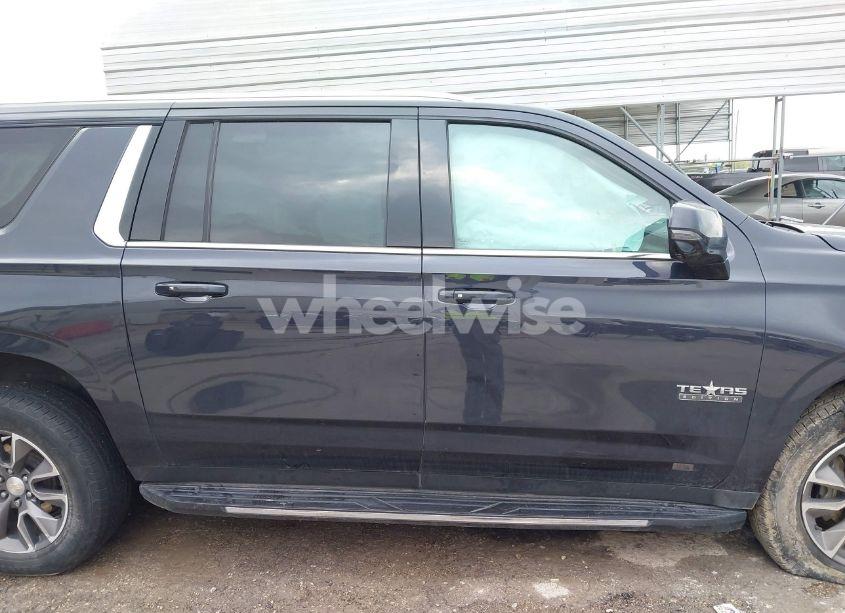 Photo 13 of 2022 Chevrolet Suburban 2WD LT (VIN 1GNSCCKD8NR301806)