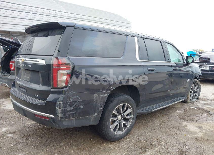 Photo 4 of 2022 Chevrolet Suburban 2WD LT (VIN 1GNSCCKD8NR301806)