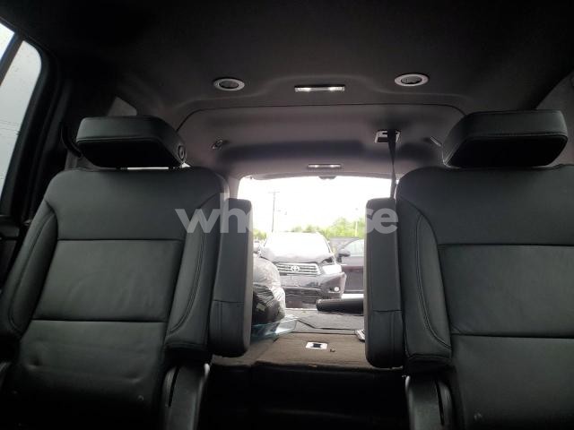 Photo 2 of 2023 CHEVROLET SUBURBAN C1500 LT (VIN 1GNSCCKD8PR190449)