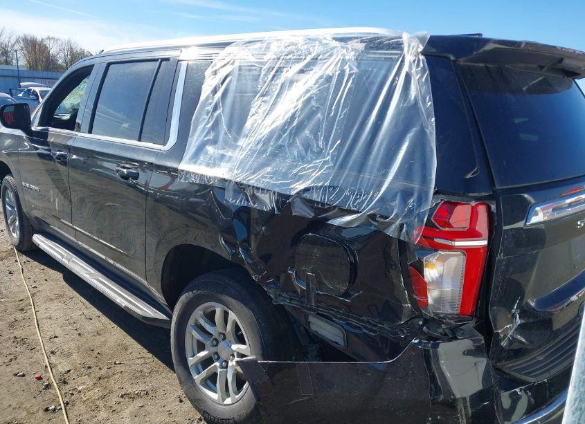 Photo 3 of 2023 Chevrolet Suburban 2WD LT (VIN 1GNSCCKD8PR351480)