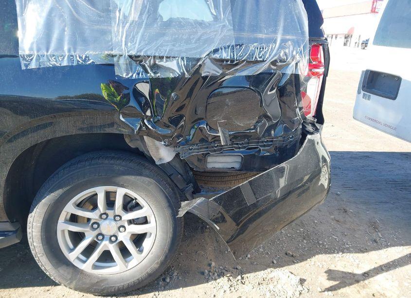 Photo 6 of 2023 Chevrolet Suburban 2WD LT (VIN 1GNSCCKD8PR351480)