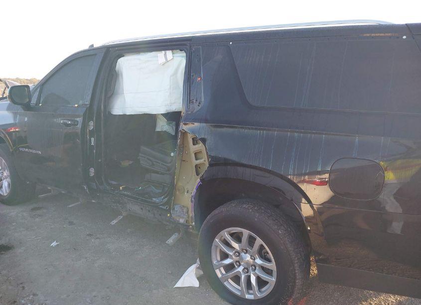 Photo 14 of 2022 Chevrolet Suburban 2WD LT (VIN 1GNSCCKD9NR225500)