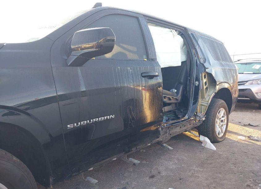 Photo 17 of 2022 Chevrolet Suburban 2WD LT (VIN 1GNSCCKD9NR225500)