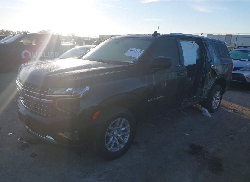 Photo 2 of 2022 Chevrolet Suburban 2WD LT (VIN 1GNSCCKD9NR225500)