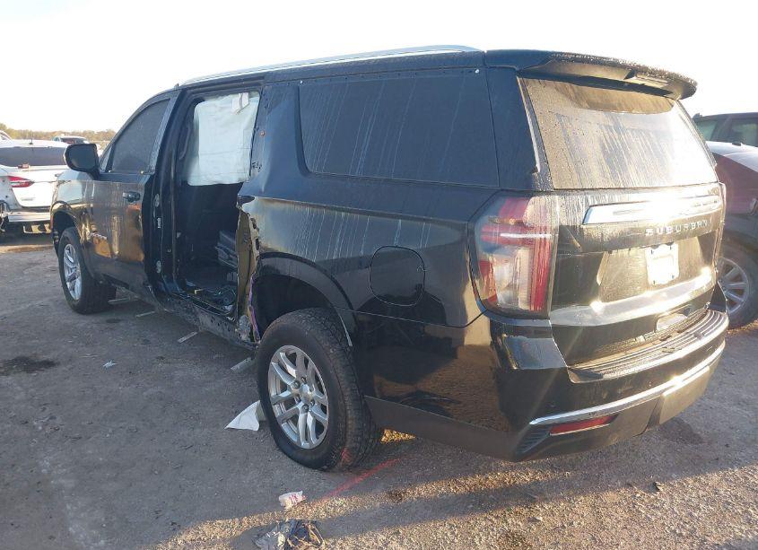 Photo 3 of 2022 Chevrolet Suburban 2WD LT (VIN 1GNSCCKD9NR225500)