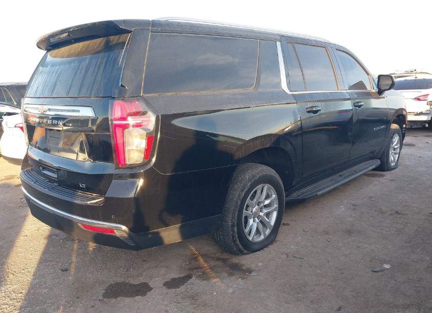 Photo 4 of 2022 Chevrolet Suburban 2WD LT (VIN 1GNSCCKD9NR225500)