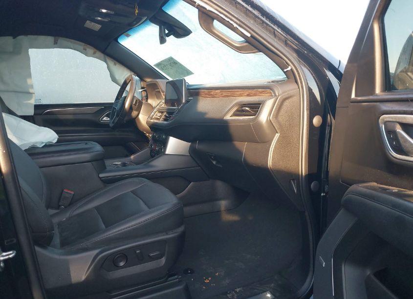 Photo 5 of 2022 Chevrolet Suburban 2WD LT (VIN 1GNSCCKD9NR225500)