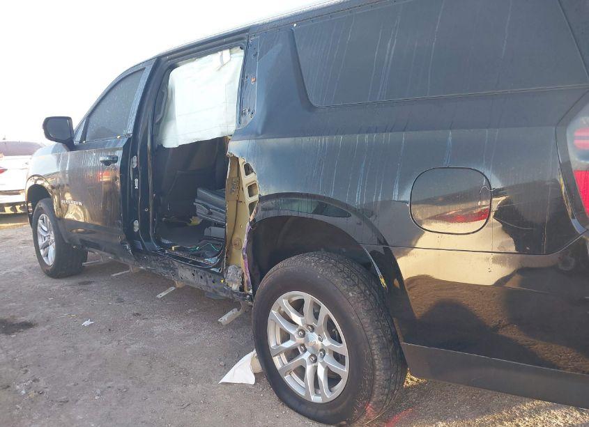 Photo 6 of 2022 Chevrolet Suburban 2WD LT (VIN 1GNSCCKD9NR225500)