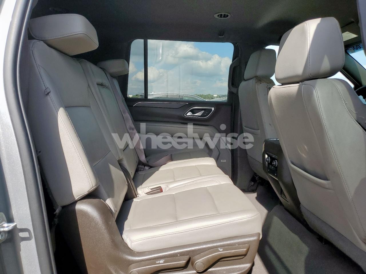 Photo 11 of 2023 CHEVROLET SUBURBAN C1500 LT (VIN 1GNSCCKD9PR320805)