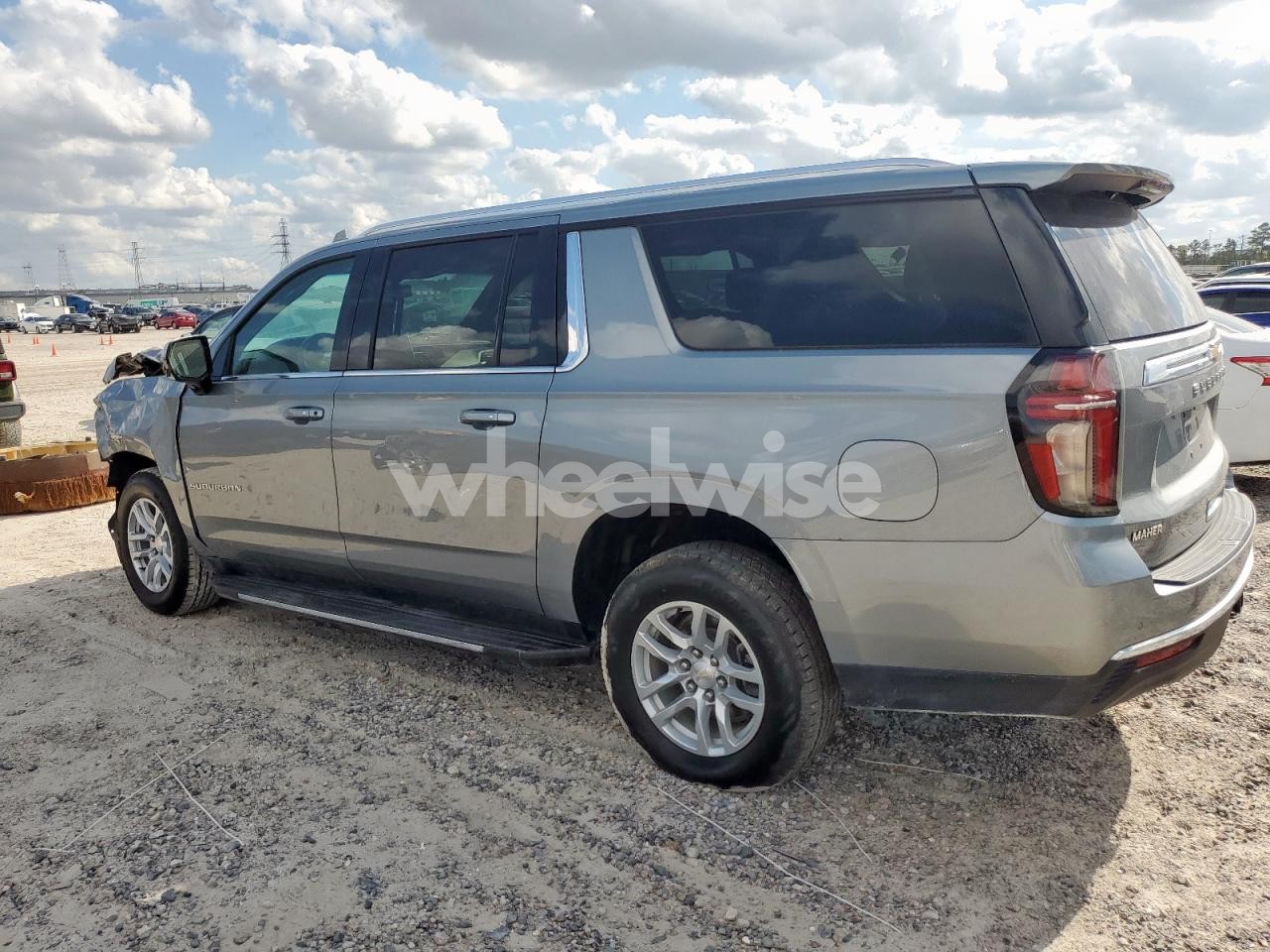 Photo 2 of 2023 CHEVROLET SUBURBAN C1500 LT (VIN 1GNSCCKD9PR320805)