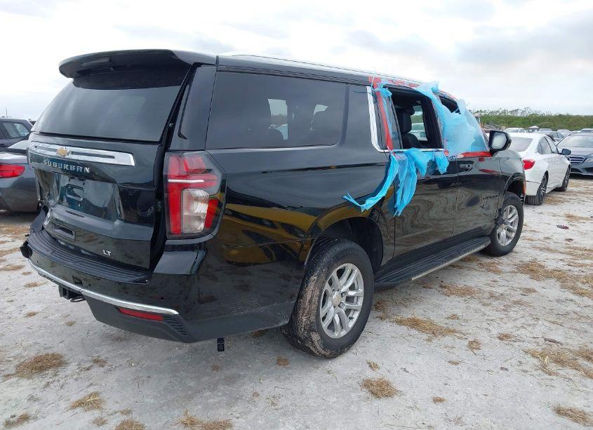 Photo 4 of 2023 Chevrolet Suburban 2WD LT (VIN 1GNSCCKDXPR170364)