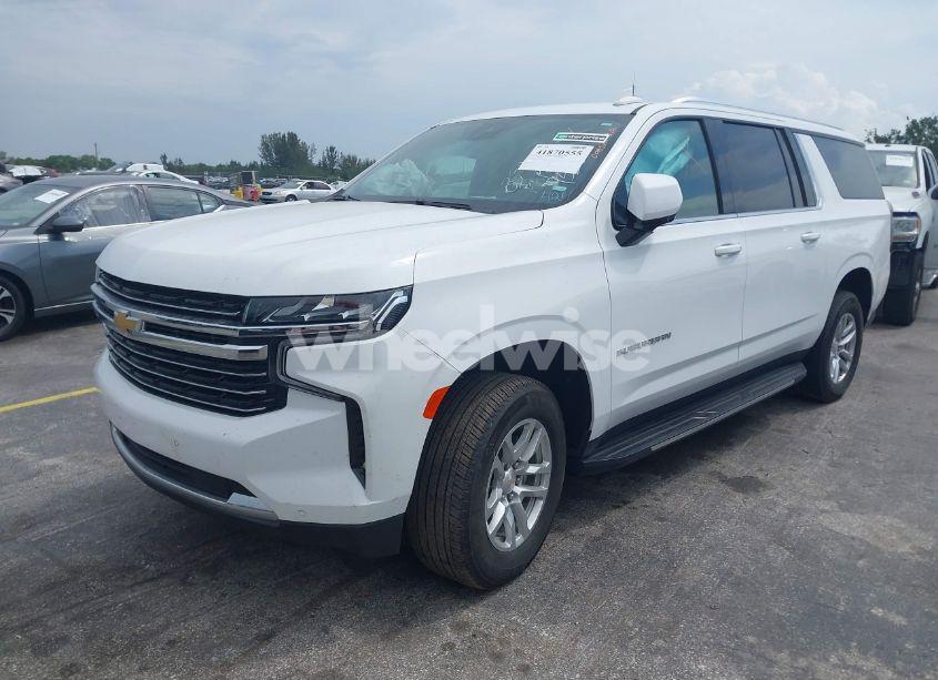 Photo 2 of 2024 Chevrolet Suburban 2WD LT (VIN 1GNSCCKDXRR249536)