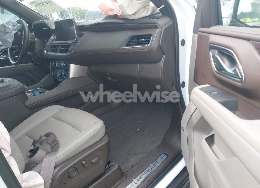 Photo 5 of 2024 Chevrolet Suburban 2WD LT (VIN 1GNSCCKDXRR249536)