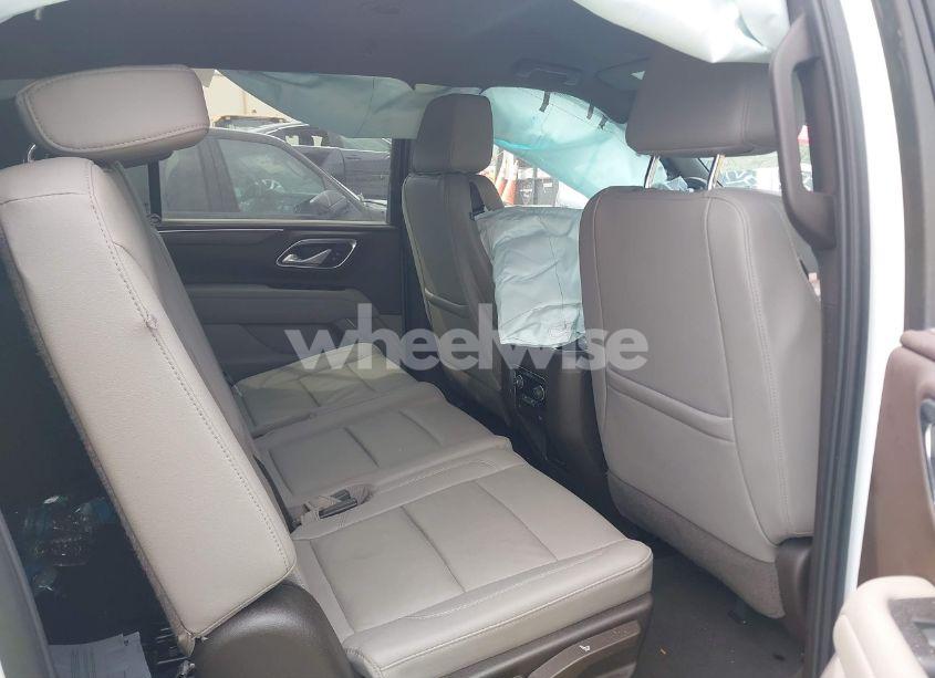 Photo 8 of 2024 Chevrolet Suburban 2WD LT (VIN 1GNSCCKDXRR249536)