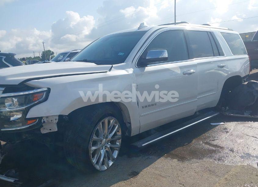 Photo 2 of 2019 Chevrolet Tahoe PREMIER (VIN 1GNSCCKJ4KR262875)