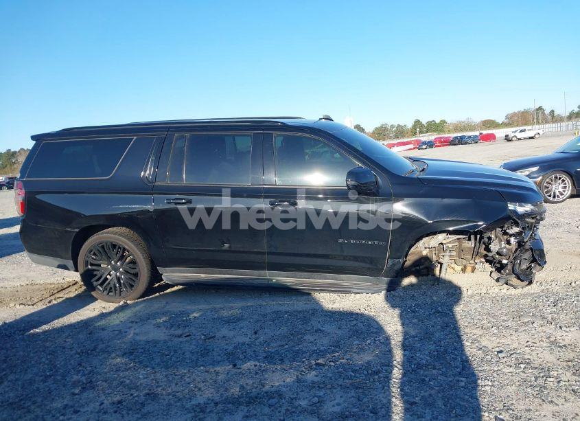 Photo 13 of 2021 Chevrolet Suburban 2WD RST (VIN 1GNSCEKD2MR340613)