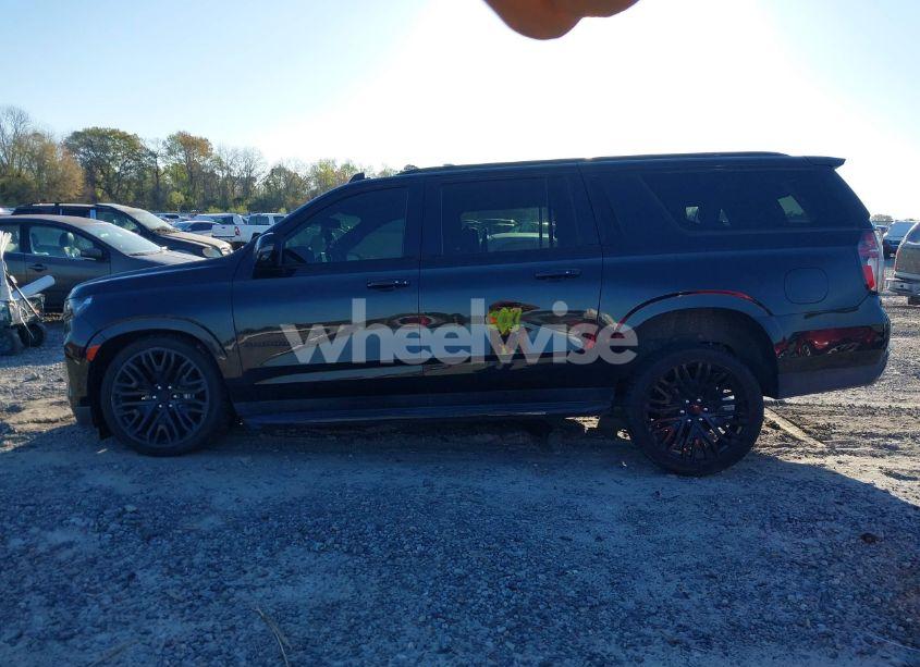 Photo 14 of 2021 Chevrolet Suburban 2WD RST (VIN 1GNSCEKD2MR340613)