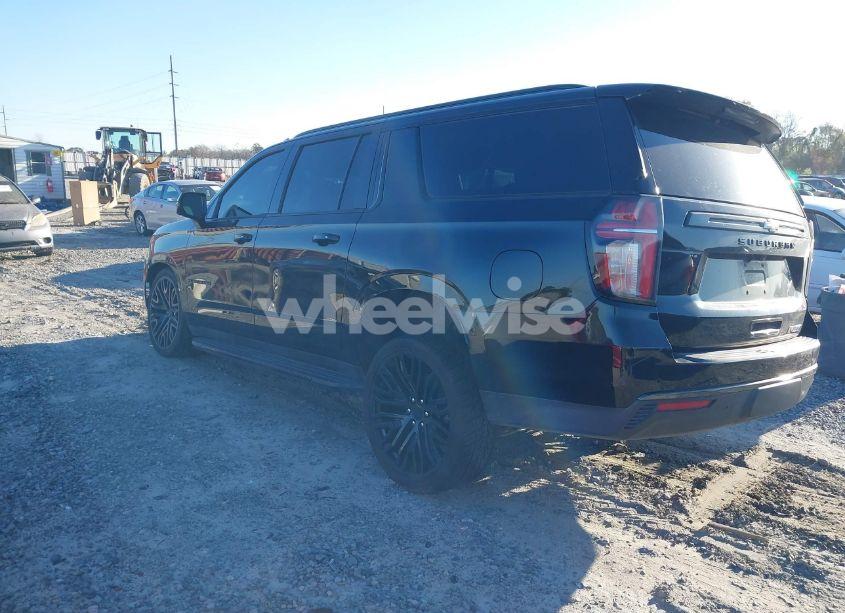 Photo 3 of 2021 Chevrolet Suburban 2WD RST (VIN 1GNSCEKD2MR340613)