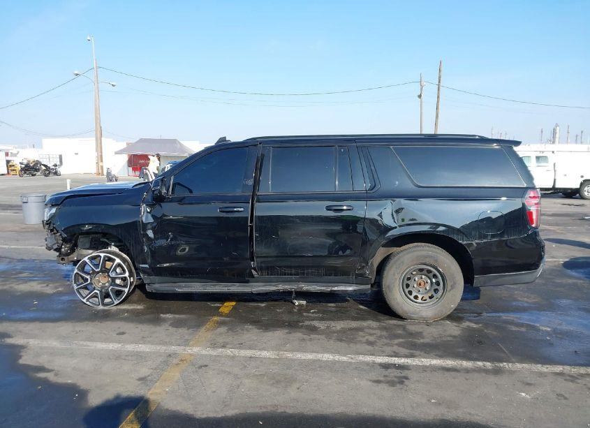 Photo 15 of 2022 Chevrolet Suburban 2WD RST (VIN 1GNSCEKD8NR205606)