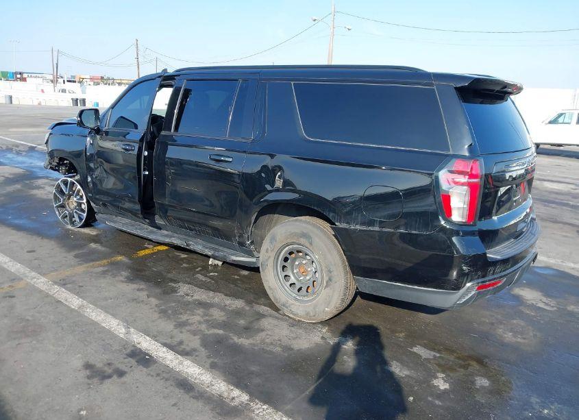 Photo 3 of 2022 Chevrolet Suburban 2WD RST (VIN 1GNSCEKD8NR205606)