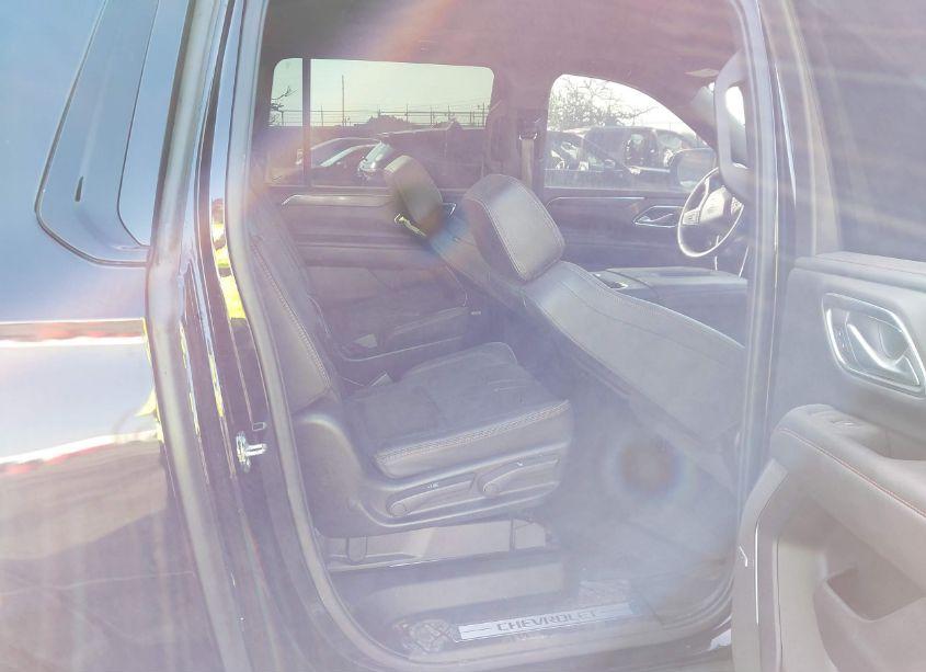 Photo 8 of 2022 Chevrolet Suburban 2WD RST (VIN 1GNSCEKD8NR205606)