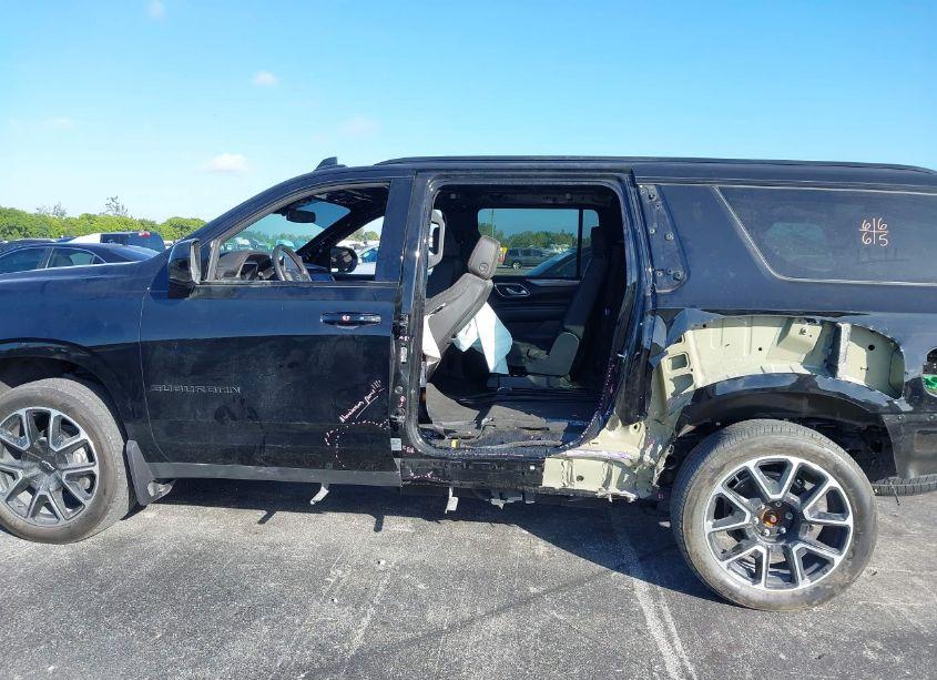 Photo 15 of 2023 Chevrolet Suburban 2WD RST (VIN 1GNSCEKTXPR524046)