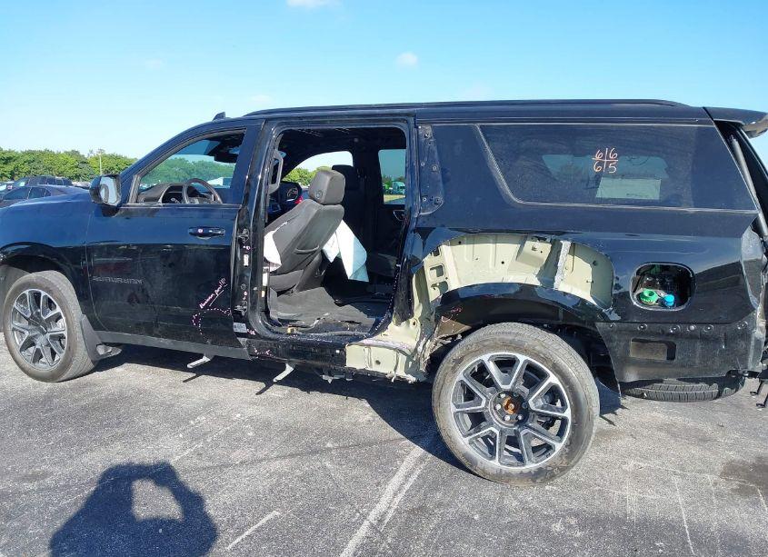 Photo 6 of 2023 Chevrolet Suburban 2WD RST (VIN 1GNSCEKTXPR524046)