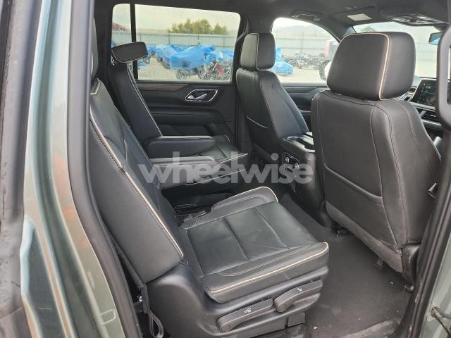 Photo 4 of 2023 CHEVROLET SUBURBAN C1500 PREMIER (VIN 1GNSCFKD0PR249785)