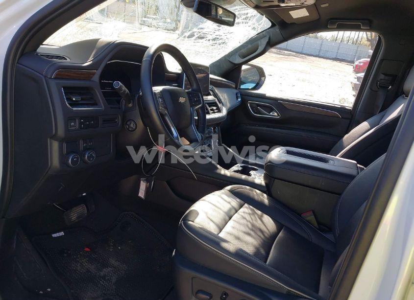 Photo 5 of 2023 Chevrolet Suburban 2WD PREMIER (VIN 1GNSCFKD0PR321942)