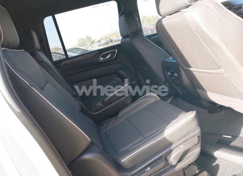 Photo 8 of 2023 Chevrolet Suburban 2WD PREMIER (VIN 1GNSCFKD0PR389772)