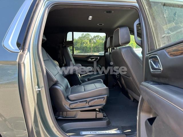 Photo 6 of 2023 CHEVROLET SUBURBAN C1500 PREMIER (VIN 1GNSCFKD0PR550962)